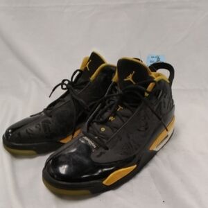 Jordan Men's Black and Yellow Sneakers